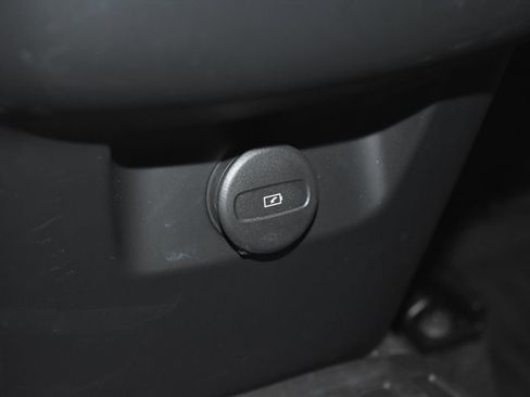 Used 2022 Volvo XC60 B5 Momentum image 20