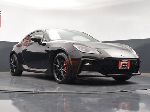 Used 2025 Toyota GR86 Premium w/ Performance Package image 30