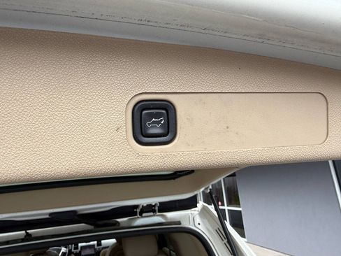 Used 2014 Cadillac Escalade Premium AWD/4WD image 19