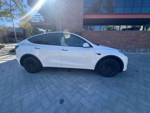Used 2023 Tesla Model Y Long Range AWD/4WD image 5