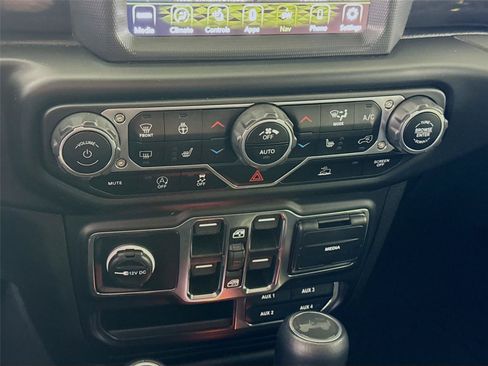 Used 2023 Jeep Wrangler Unlimited Sahara AWD/4WD image 10