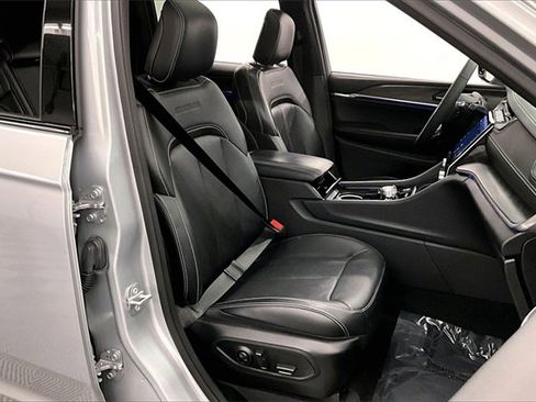 Used 2022 Jeep Grand Cherokee Overland image 7