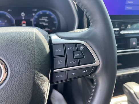 Used 2023 Toyota Highlander Limited FWD image 20