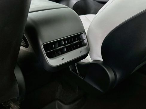 Used 2023 Tesla Model Y Performance AWD/4WD image 25