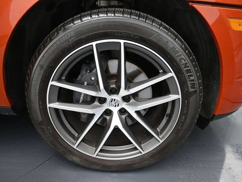 Certified 2024 Porsche Macan AWD/4WD image 19