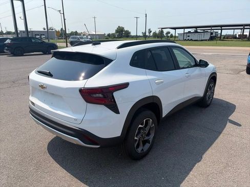 New 2026 Chevrolet Trax LT w/ Sunroof Package FWD image 6