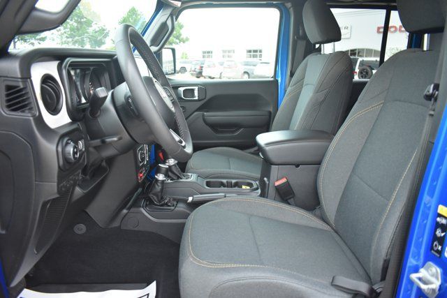 Used 2025 Jeep Gladiator Sport AWD/4WD image 15