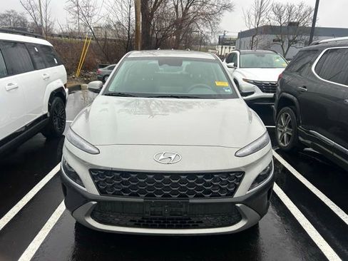Used 2023 Hyundai Kona SE image 1