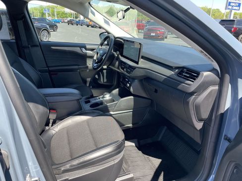 Used 2025 Ford Escape SE FWD image 25