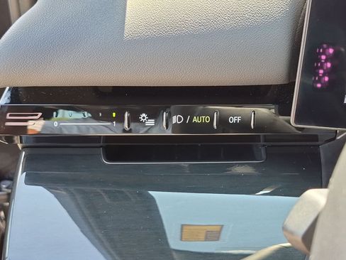 Certified 2024 BMW 530i w/ Premium Package RWD image 18