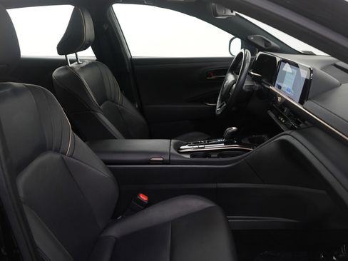 Used 2024 Toyota Crown Limited image 11