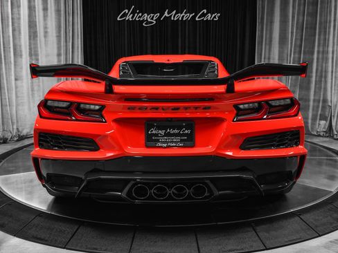 Used 2024 Chevrolet Corvette Z06 w/ Z07 Performance Package RWD image 4
