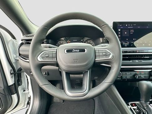 New 2026 Jeep Compass Latitude image 7