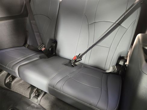 Used 2020 Buick Enclave Premium w/ Sun and Sites Package image 18