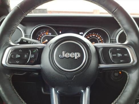 Used 2018 Jeep Wrangler Unlimited Sahara image 22