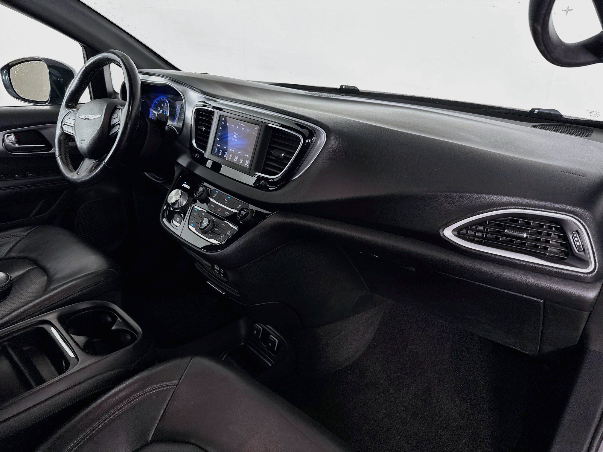 Used 2020 Chrysler Pacifica Touring-L w/ S Appearance Package FWD image 27