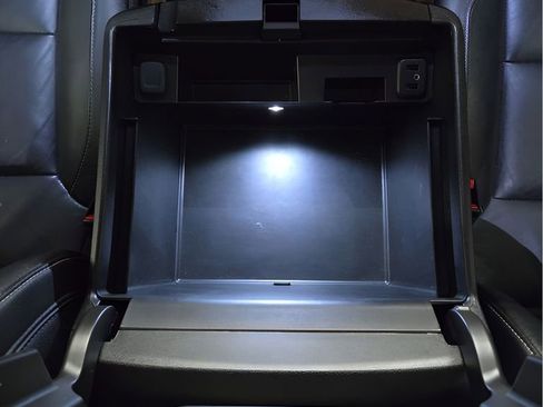 Used 2019 Chevrolet Suburban LT image 23