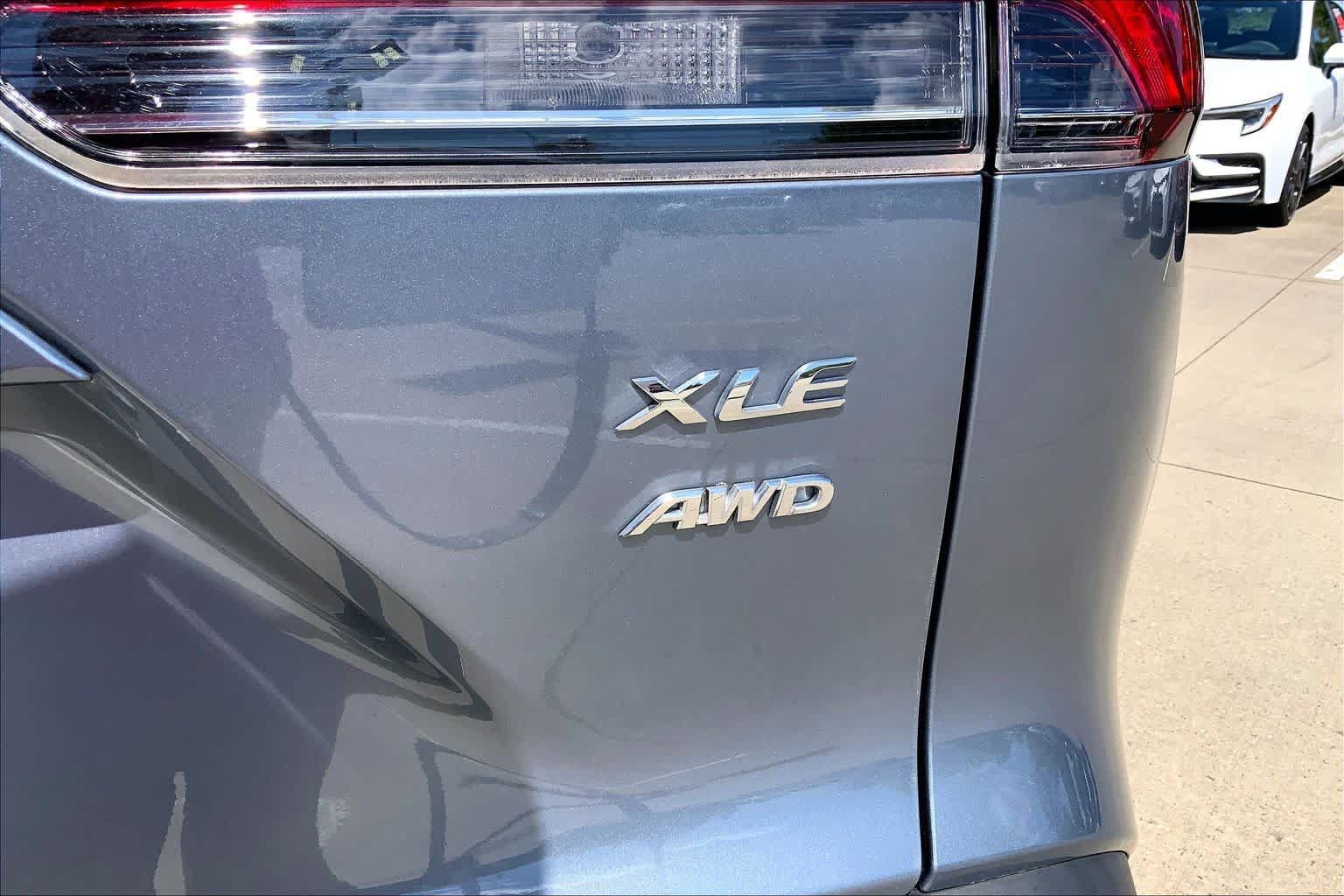 Used 2023 Toyota Corolla Cross XLE w/ Convenience Package AWD/4WD image 10