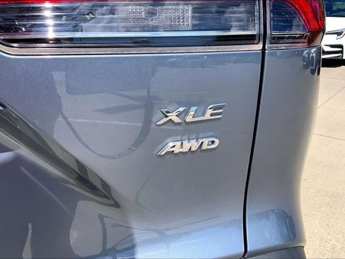 Used 2023 Toyota Corolla Cross XLE w/ Convenience Package AWD/4WD image 10