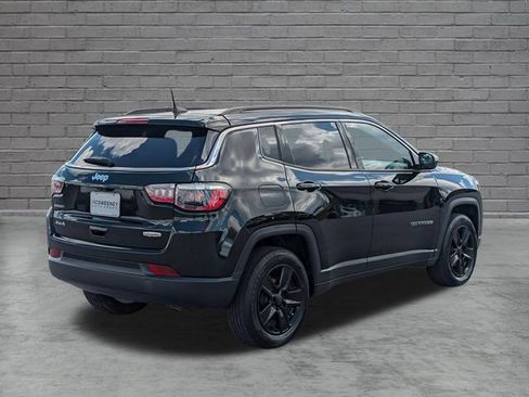 Used 2022 Jeep Compass Latitude w/ Sun and Sound Group AWD/4WD image 5