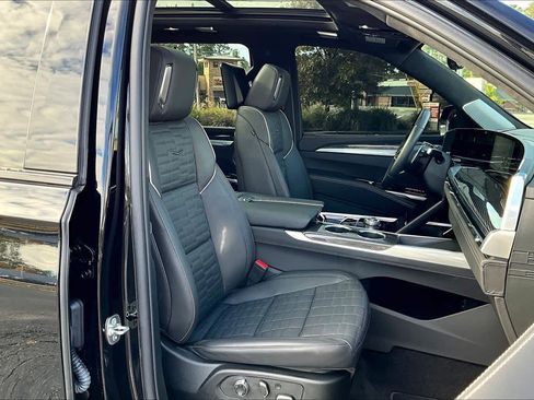 Used 2025 Cadillac Escalade V w/ LPO, ONYX Package image 8