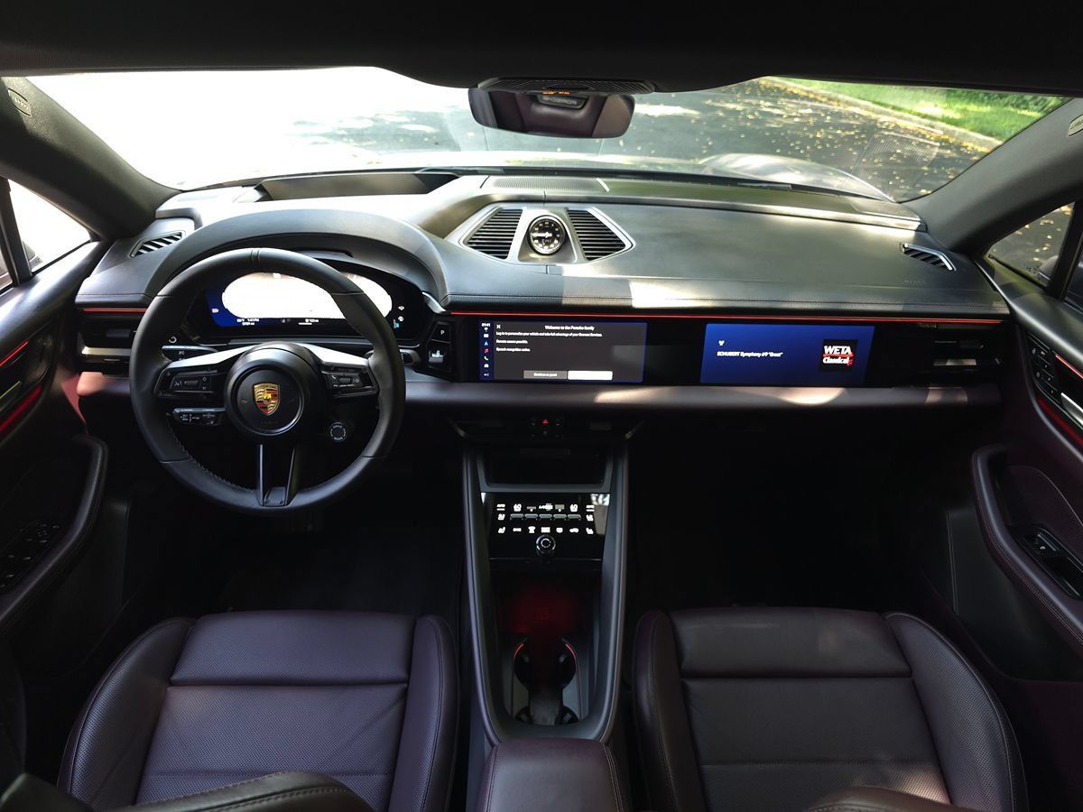 Used 2025 Porsche Macan 4 Electric AWD/4WD image 10