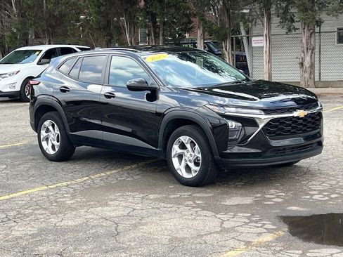 Used 2025 Chevrolet Trax LS w/ LS Convenience Package FWD image 7