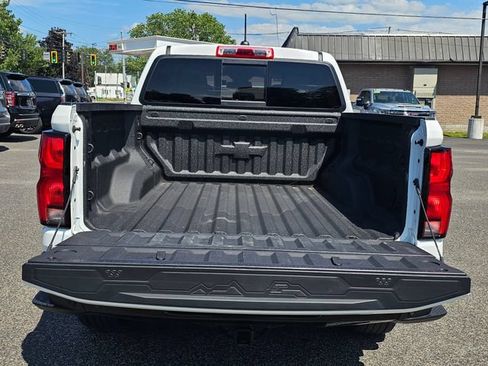 Used 2024 Chevrolet Colorado Z71 w/ Z71 Convenience Package 2 AWD/4WD image 11