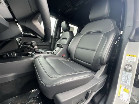 New 2026 Ford Bronco Outer Banks w/ Sasquatch Package image 13