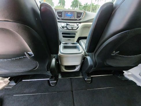 Used 2021 Chrysler Voyager Lxi FWD image 30
