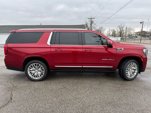 Used 2023 GMC Yukon XL Denali w/ Denali Reserve Package image 12