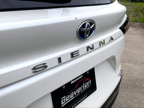 Used 2021 Toyota Sienna Platinum image 31