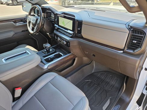 Certified 2022 GMC Sierra 1500 SLT w/ SLT Convenience Package image 30