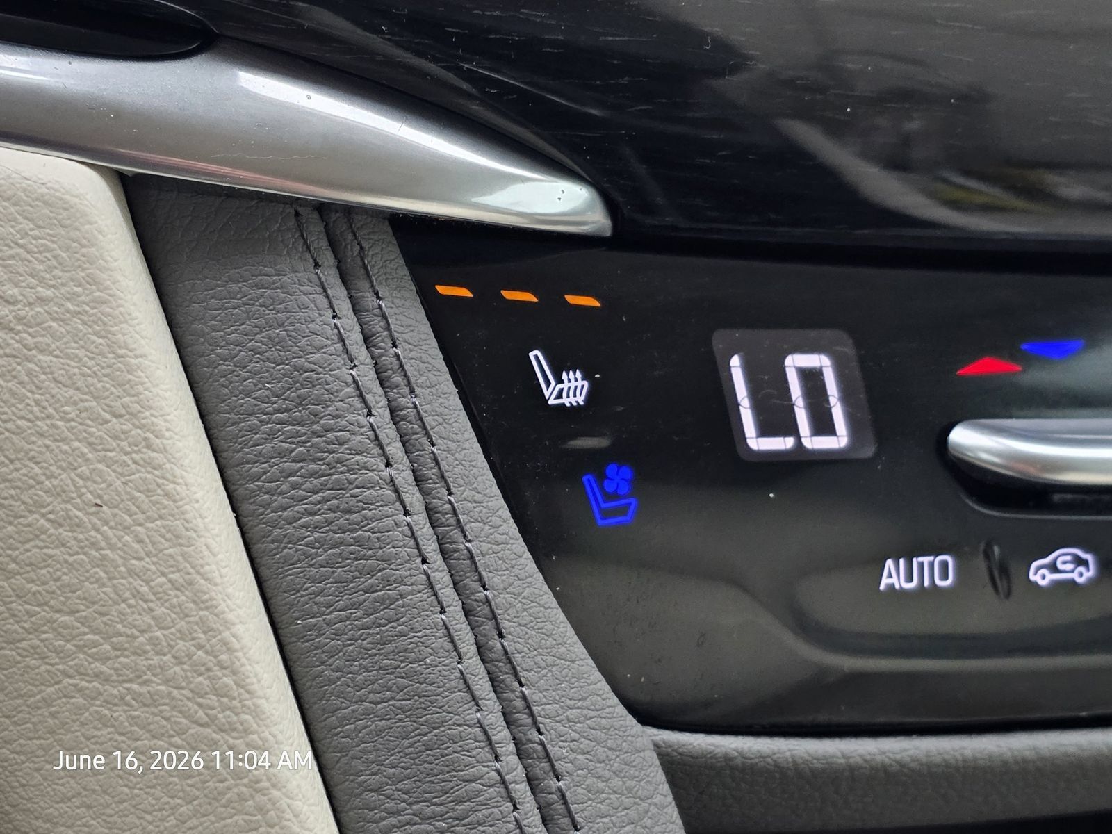 Used 2023 Cadillac XT6 Premium Luxury w/ Technology Package FWD image 26