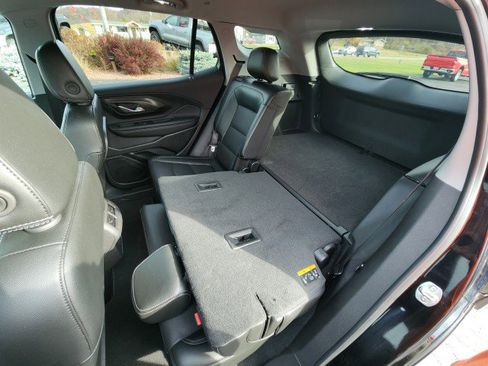 Used 2024 GMC Terrain SLT image 21