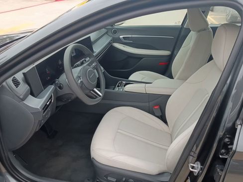 Used 2025 Hyundai Sonata SEL FWD image 4