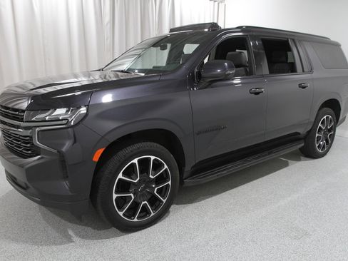 Used 2022 Chevrolet Suburban RST w/ Luxury Package image 3