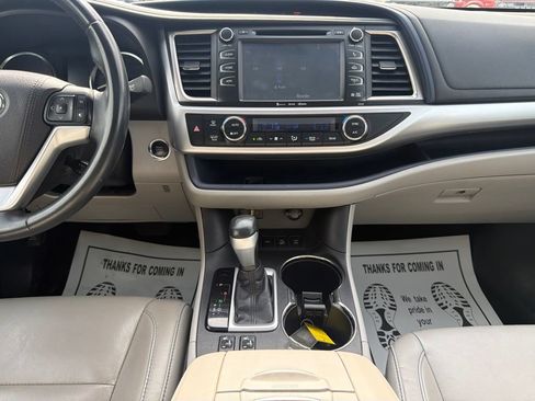 Used 2016 Toyota Highlander XLE AWD/4WD image 17