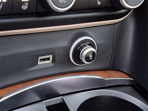 Used 2019 Alfa Romeo Stelvio Ti Lusso w/ Quick Order Package 22X Lusso image 25