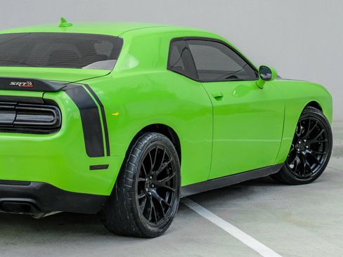 Used 2015 Dodge Challenger R/T Scat Pack w/ Scat Pack Appearance Package RWD image 13