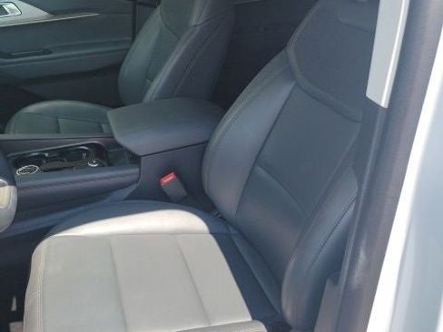 Used 2026 Ford Explorer Active w/ Active Comfort Package RWD image 8