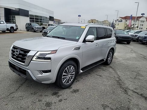 Used 2024 Nissan Armada SL image 3