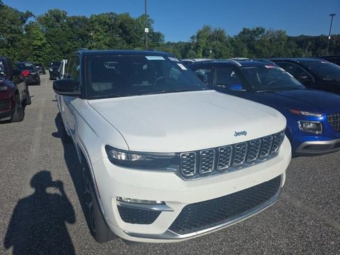 Used 2022 Jeep Grand Cherokee Summit AWD/4WD image 3