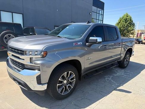Used 2021 Chevrolet Silverado 1500 LT AWD/4WD image 3