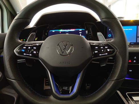 Used 2023 Volkswagen Golf R image 17