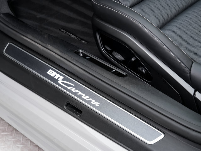 Certified 2024 Porsche 911 Carrera RWD image 11