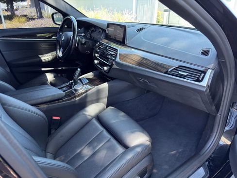 Used 2019 BMW 530e w/ Convenience Package RWD image 11