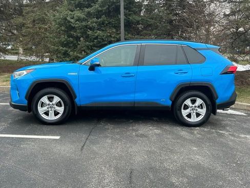 Used 2019 Toyota RAV4 XLE image 2