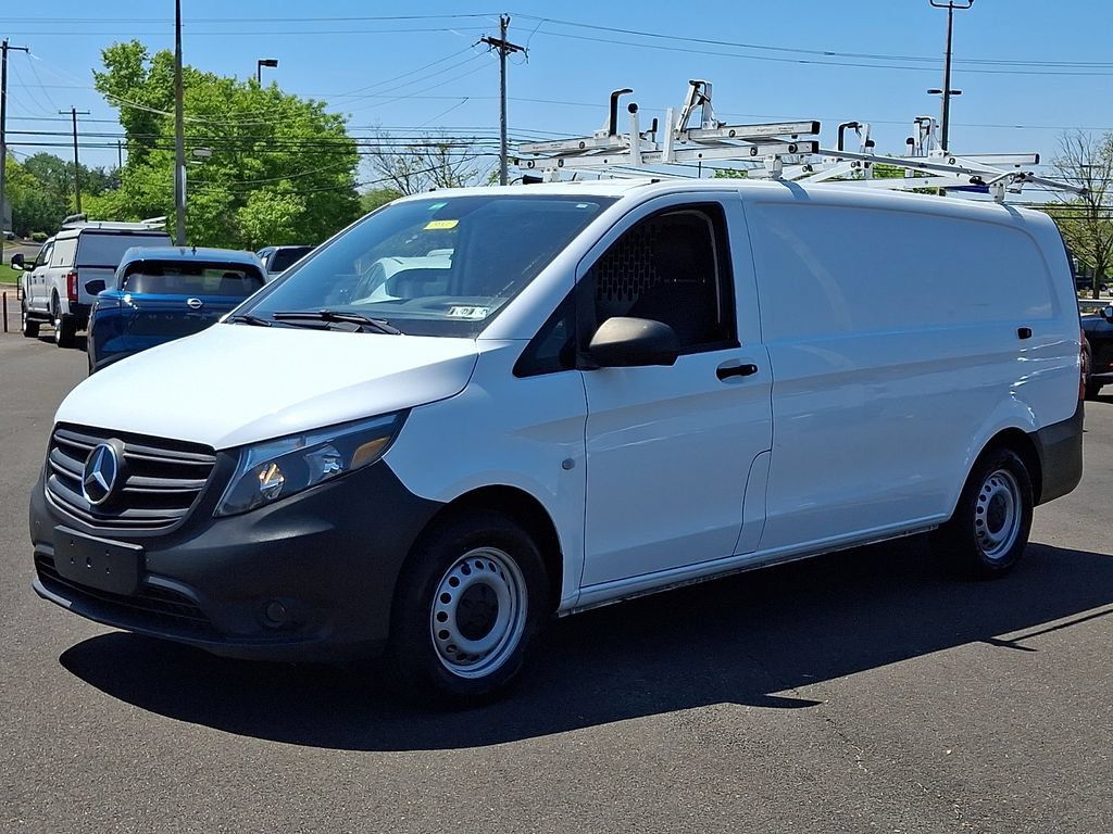 Used 2023 Mercedes-Benz Metris image 3