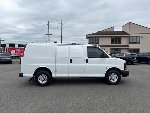 Used 2011 Chevrolet Express 2500 RWD image 6